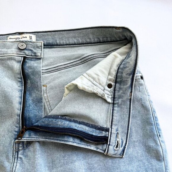 ABERCROMBIE & FITCH THE FLARE ULTRA HIGH RISE JEANS IN LIGHT WASH - 34 - Picture 6 of 9